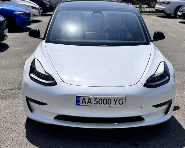 Белый Тесла Модель 3, объемом двигателя 0 л и пробегом 69 тыс. км за 24000 $, фото 1 на Automoto.ua
