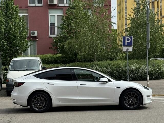 Белый Тесла Модель 3, объемом двигателя 0 л и пробегом 217 тыс. км за 15500 $, фото 1 на Automoto.ua