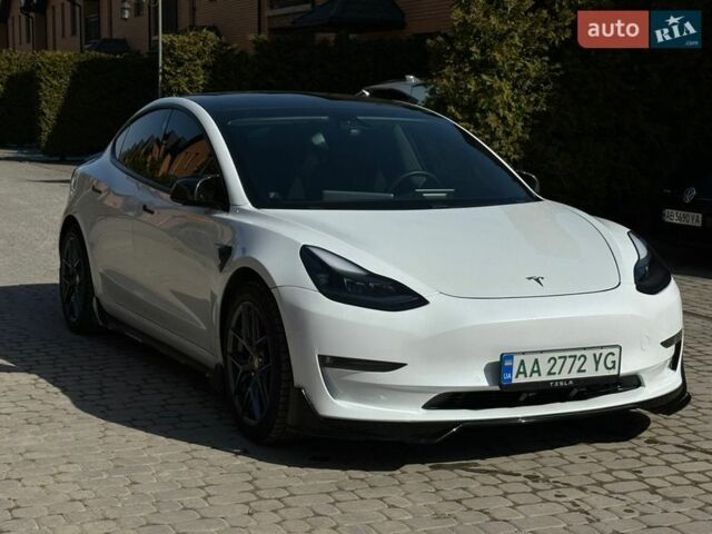 Білий Тесла Модель 3, об'ємом двигуна 0 л та пробігом 112 тис. км за 21500 $, фото 1 на Automoto.ua