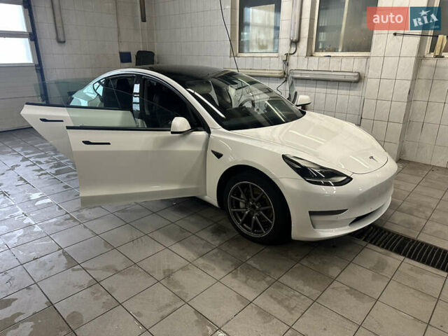 Белый Тесла Модель 3, объемом двигателя 0 л и пробегом 143 тыс. км за 17500 $, фото 1 на Automoto.ua