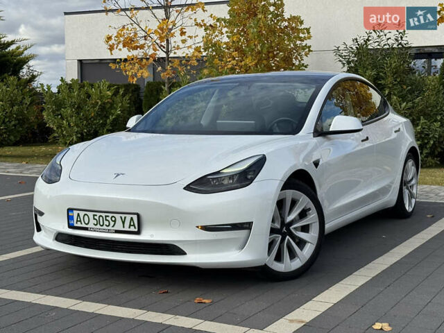Тесла Модель 3 2021 в Мукачеве на Automoto.ua Белый Тесла Модель 3, объемом двигателя 0 л и пробегом 50 тыс. км за 20800 $, фото 1 на Automoto.ua