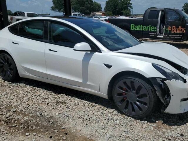 Білий Тесла Модель 3, об'ємом двигуна 0 л та пробігом 82 тис. км за 15200 $, фото 1 на Automoto.ua