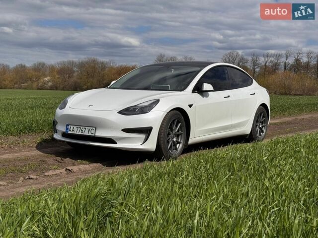 Білий Тесла Модель 3, об'ємом двигуна 0 л та пробігом 105 тис. км за 21300 $, фото 1 на Automoto.ua