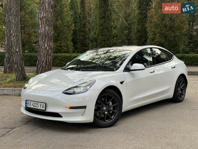 Белый Тесла Модель 3, объемом двигателя 0 л и пробегом 75 тыс. км за 19500 $, фото 1 на Automoto.ua