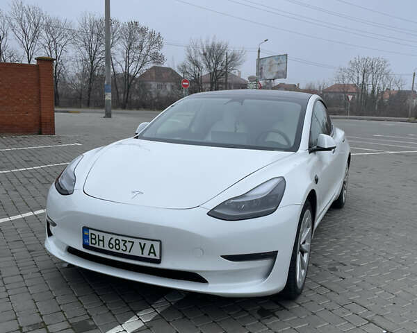 Білий Тесла Модель 3, об'ємом двигуна 0 л та пробігом 62 тис. км за 21500 $, фото 1 на Automoto.ua