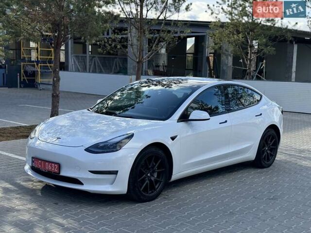 Белый Тесла Модель 3, объемом двигателя 0 л и пробегом 105 тыс. км за 21999 $, фото 1 на Automoto.ua