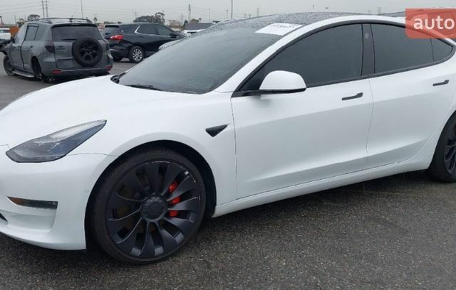 Білий Тесла Модель 3, об'ємом двигуна 0 л та пробігом 69 тис. км за 6700 $, фото 1 на Automoto.ua