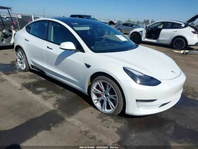 Белый Тесла Модель 3, объемом двигателя 0 л и пробегом 38 тыс. км за 10300 $, фото 1 на Automoto.ua