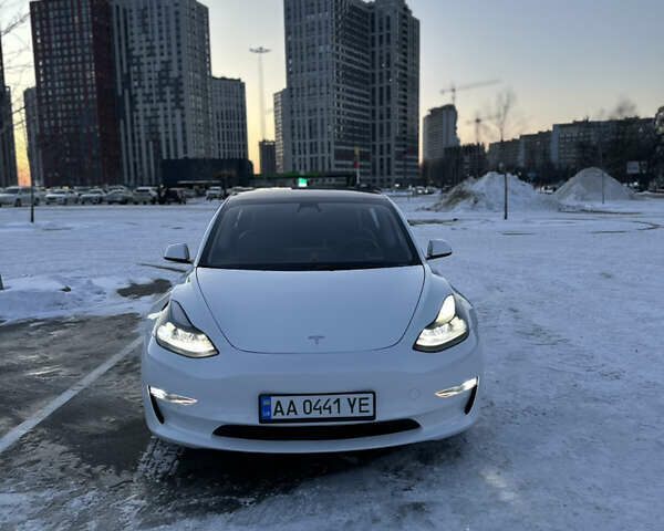 Білий Тесла Модель 3, об'ємом двигуна 0 л та пробігом 95 тис. км за 17500 $, фото 1 на Automoto.ua