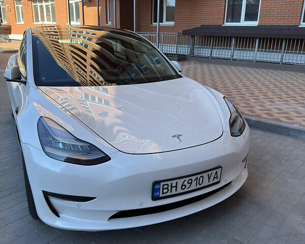 Білий Тесла Модель 3, об'ємом двигуна 0 л та пробігом 27 тис. км за 22000 $, фото 1 на Automoto.ua