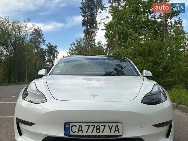 Белый Тесла Модель 3, объемом двигателя 0 л и пробегом 64 тыс. км за 28000 $, фото 1 на Automoto.ua