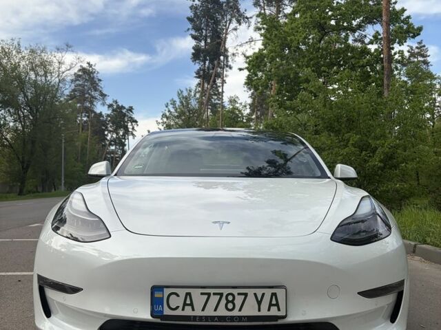 Белый Тесла Модель 3, объемом двигателя 0 л и пробегом 64 тыс. км за 28000 $, фото 1 на Automoto.ua
