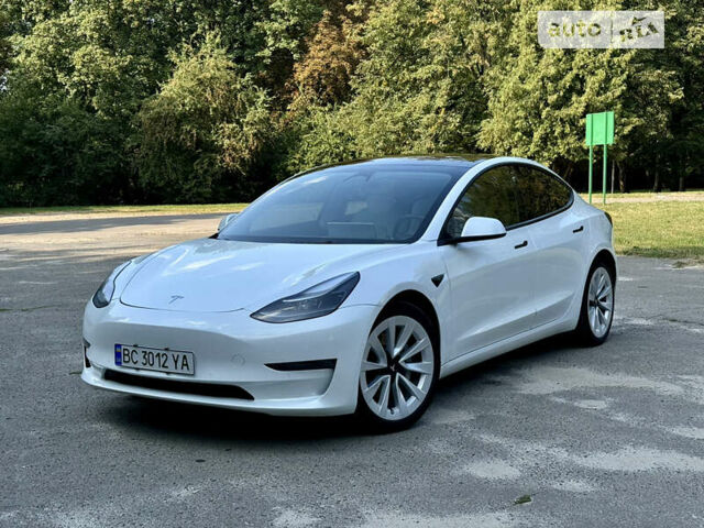 Белый Тесла Модель 3, объемом двигателя 0 л и пробегом 47 тыс. км за 27999 $, фото 1 на Automoto.ua