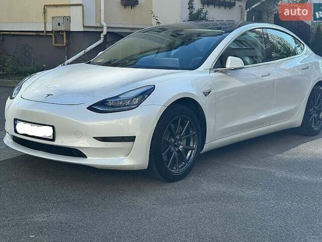 Білий Тесла Модель 3, об'ємом двигуна 0 л та пробігом 50 тис. км за 13700 $, фото 1 на Automoto.ua