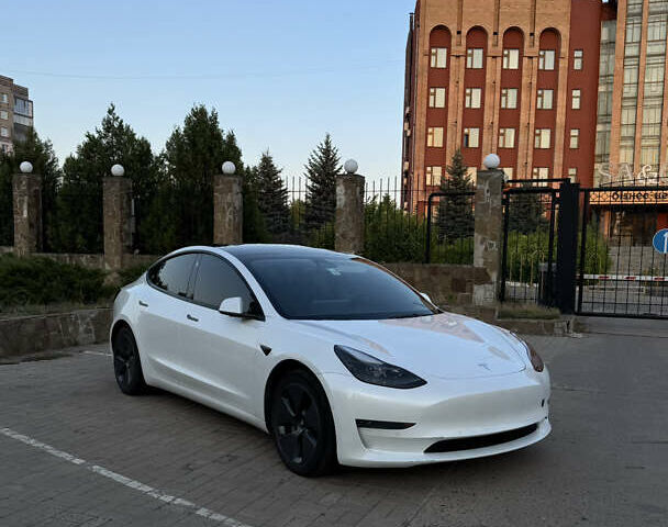 Белый Тесла Модель 3, объемом двигателя 0 л и пробегом 114 тыс. км за 18500 $, фото 1 на Automoto.ua