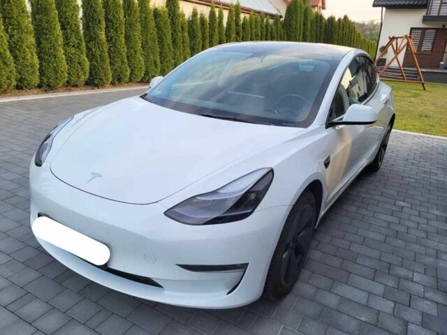 Белый Тесла Модель 3, объемом двигателя 0 л и пробегом 48 тыс. км за 12500 $, фото 1 на Automoto.ua