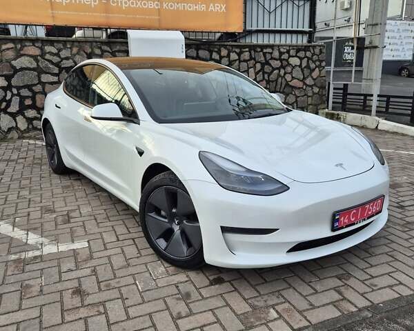 Білий Тесла Модель 3, об'ємом двигуна 0 л та пробігом 128 тис. км за 19999 $, фото 1 на Automoto.ua