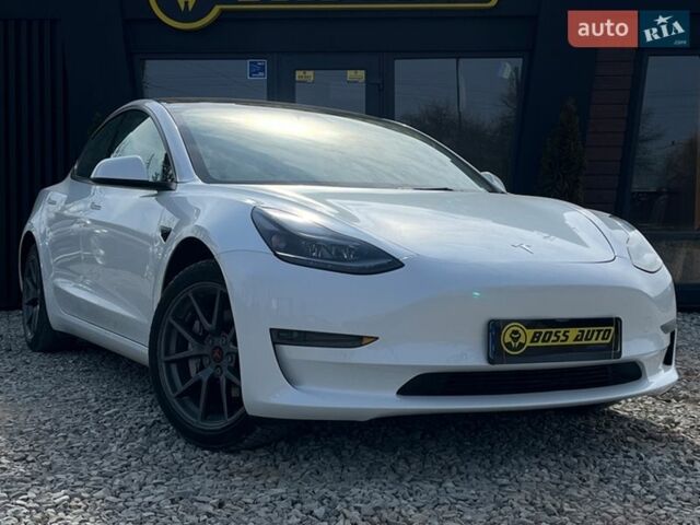 Белый Тесла Модель 3, объемом двигателя 0 л и пробегом 100 тыс. км за 29800 $, фото 1 на Automoto.ua