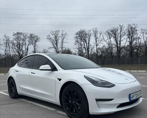 Білий Тесла Модель 3, об'ємом двигуна 0 л та пробігом 76 тис. км за 16500 $, фото 1 на Automoto.ua