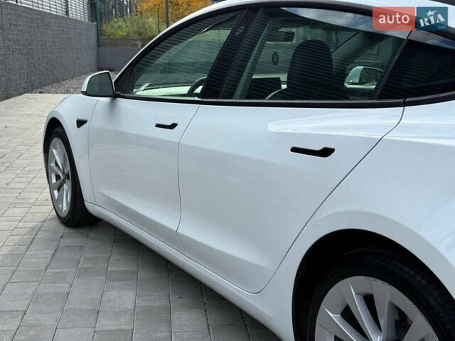 Белый Тесла Модель 3, объемом двигателя 0 л и пробегом 214 тыс. км за 16300 $, фото 1 на Automoto.ua