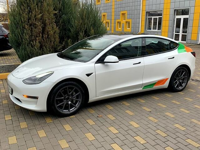 Белый Тесла Модель 3, объемом двигателя 0.44 л и пробегом 79 тыс. км за 22900 $, фото 1 на Automoto.ua