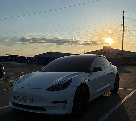 Белый Тесла Модель 3, объемом двигателя 0 л и пробегом 14 тыс. км за 29500 $, фото 1 на Automoto.ua