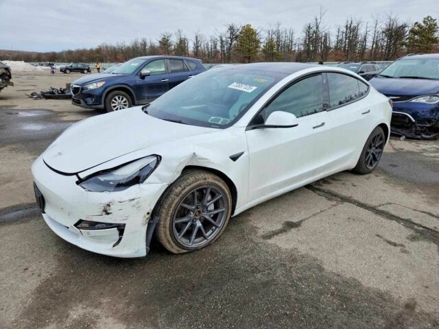 Белый Тесла Модель 3, объемом двигателя 0 л и пробегом 55 тыс. км за 5100 $, фото 1 на Automoto.ua