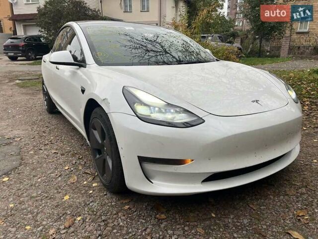 Тесла Модель 3 2022 у Києві на Automoto.ua Білий Тесла Модель 3, об'ємом двигуна 0 л та пробігом 64 тис. км за 14700 $, фото 1 на Automoto.ua
