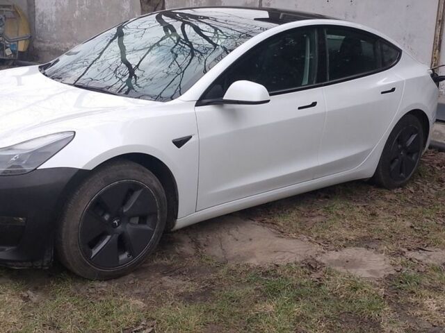 Білий Тесла Модель 3, об'ємом двигуна 0 л та пробігом 55 тис. км за 17600 $, фото 1 на Automoto.ua