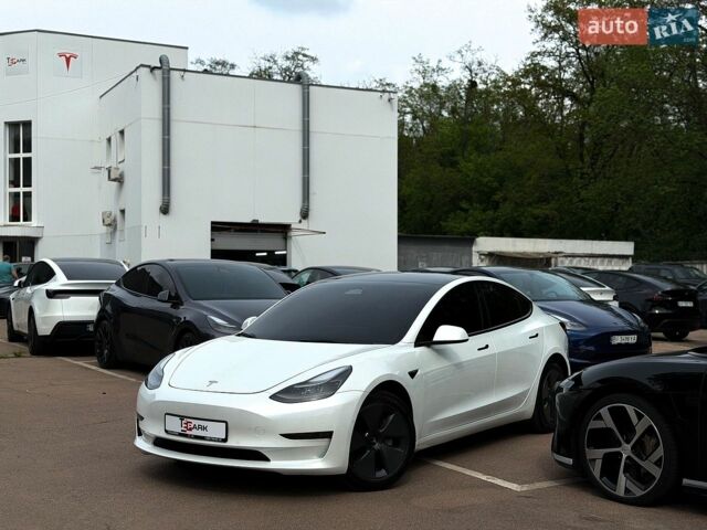 Білий Тесла Модель 3, об'ємом двигуна 0 л та пробігом 93 тис. км за 21999 $, фото 1 на Automoto.ua