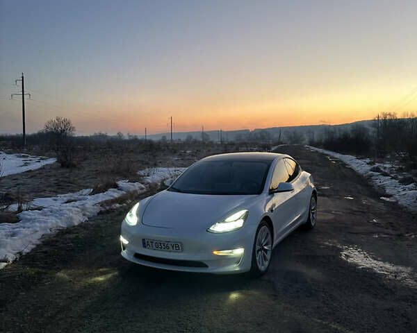 Белый Тесла Модель 3, объемом двигателя 0 л и пробегом 67 тыс. км за 18900 $, фото 1 на Automoto.ua