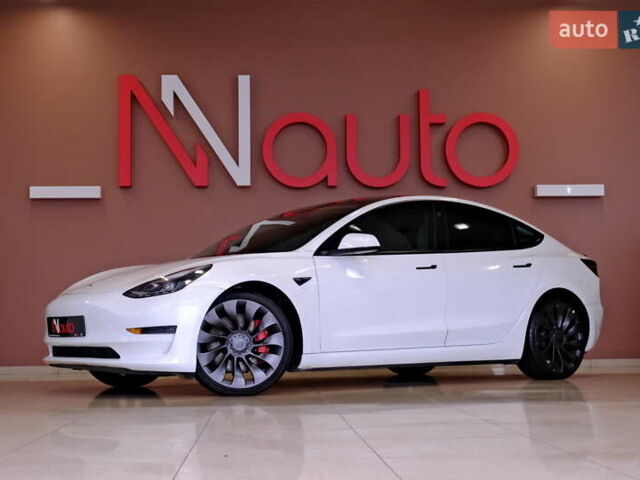 Білий Тесла Модель 3, об'ємом двигуна 0 л та пробігом 60 тис. км за 22900 $, фото 1 на Automoto.ua