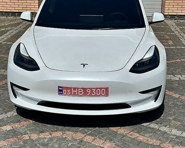 Белый Тесла Модель 3, объемом двигателя 0 л и пробегом 42 тыс. км за 18000 $, фото 1 на Automoto.ua