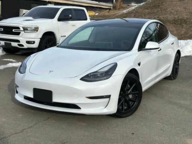 Білий Тесла Модель 3, об'ємом двигуна 0 л та пробігом 21 тис. км за 10500 $, фото 1 на Automoto.ua