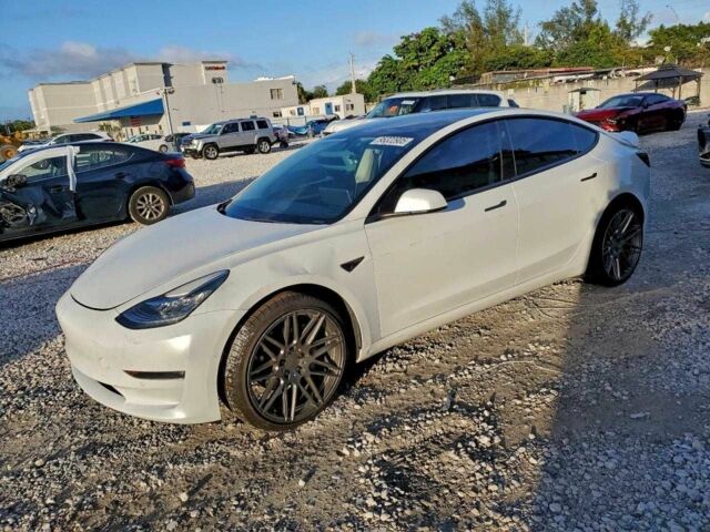 Белый Тесла Модель 3, объемом двигателя 0 л и пробегом 70 тыс. км за 5500 $, фото 1 на Automoto.ua