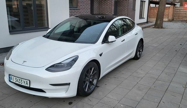 Белый Тесла Модель 3, объемом двигателя 0 л и пробегом 70 тыс. км за 19200 $, фото 1 на Automoto.ua