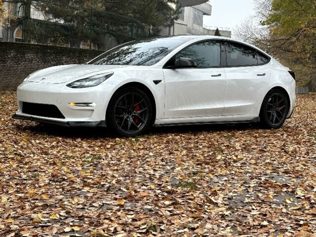 Белый Тесла Модель 3, объемом двигателя 0 л и пробегом 48 тыс. км за 25500 $, фото 1 на Automoto.ua
