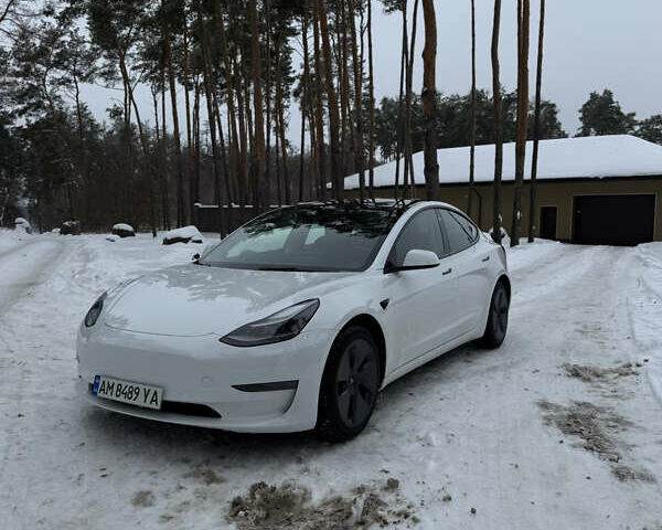 Білий Тесла Модель 3, об'ємом двигуна 0 л та пробігом 42 тис. км за 22100 $, фото 1 на Automoto.ua