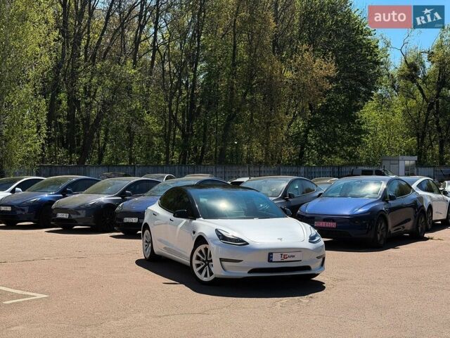 Білий Тесла Модель 3, об'ємом двигуна 0 л та пробігом 35 тис. км за 23900 $, фото 1 на Automoto.ua