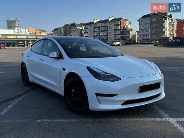 Тесла Модель 3 2022 в Киеве на Automoto.ua Белый Тесла Модель 3, объемом двигателя 0 л и пробегом 34 тыс. км за 15200 $, фото 1 на Automoto.ua