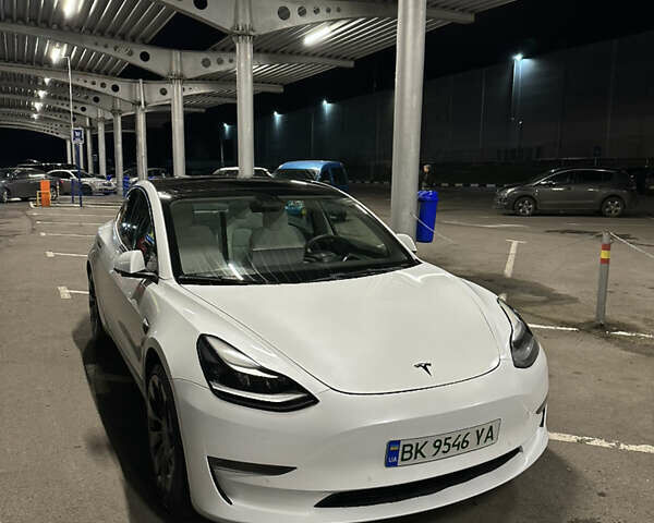 Білий Тесла Модель 3, об'ємом двигуна 0 л та пробігом 8 тис. км за 26500 $, фото 1 на Automoto.ua