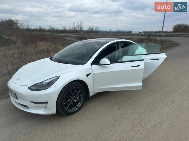 Білий Тесла Модель 3, об'ємом двигуна 0 л та пробігом 65 тис. км за 23000 $, фото 1 на Automoto.ua