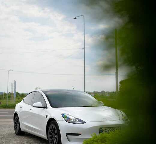 Білий Тесла Модель 3, об'ємом двигуна 0 л та пробігом 71 тис. км за 21200 $, фото 1 на Automoto.ua