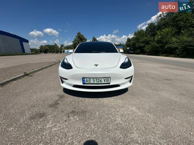 Белый Тесла Модель 3, объемом двигателя 0 л и пробегом 65 тыс. км за 22299 $, фото 1 на Automoto.ua