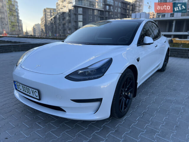 Белый Тесла Модель 3, объемом двигателя 0 л и пробегом 60 тыс. км за 23500 $, фото 1 на Automoto.ua