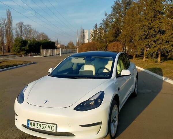 Білий Тесла Модель 3, об'ємом двигуна 0 л та пробігом 9 тис. км за 22800 $, фото 1 на Automoto.ua