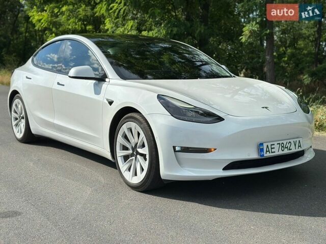 Білий Тесла Модель 3, об'ємом двигуна 0 л та пробігом 64 тис. км за 22500 $, фото 1 на Automoto.ua