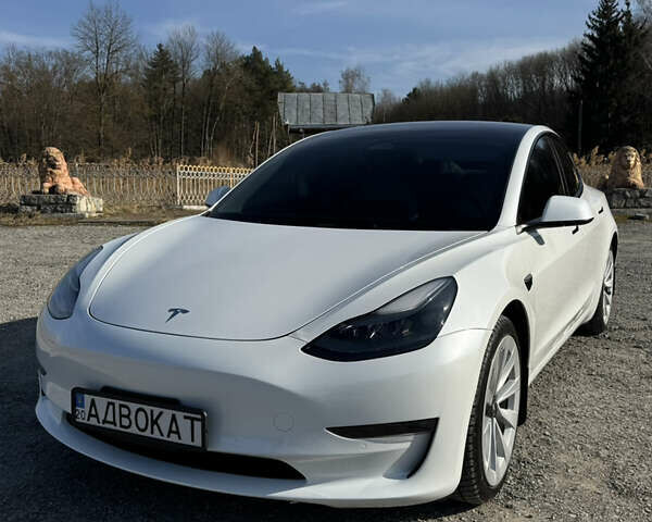 Білий Тесла Модель 3, об'ємом двигуна 0 л та пробігом 47 тис. км за 21500 $, фото 1 на Automoto.ua
