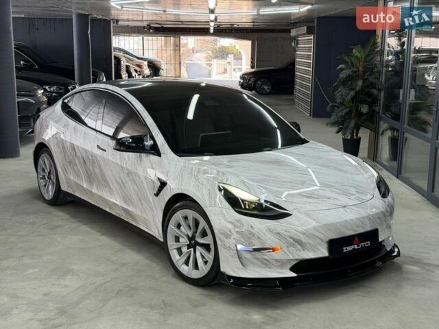 Білий Тесла Модель 3, об'ємом двигуна 0 л та пробігом 88 тис. км за 20900 $, фото 1 на Automoto.ua