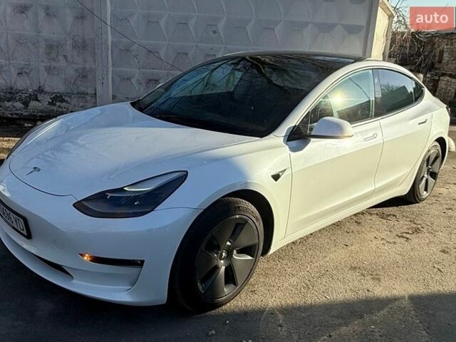 Белый Тесла Модель 3, объемом двигателя 0 л и пробегом 49 тыс. км за 25200 $, фото 1 на Automoto.ua